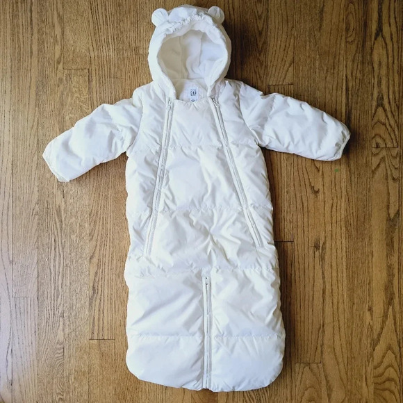 Like new GAP gender neutral puffer bunting/snowsuit baby boy girl size 3-6M - Picture 1 of 5